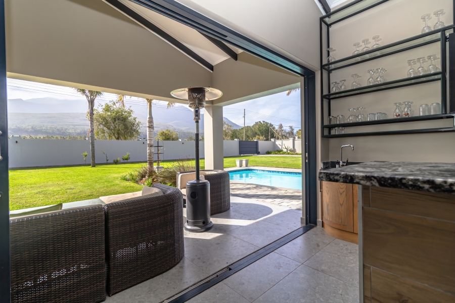 6 Bedroom Property for Sale in Heatherlands Western Cape
